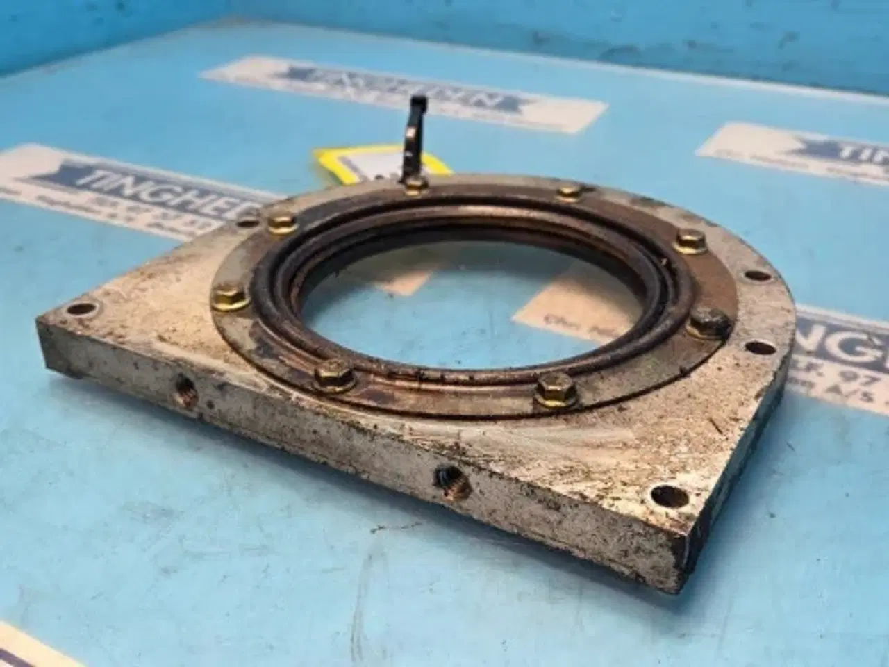 Billede 8 - John Deere 6125HZ001 Olietætningshus R116338