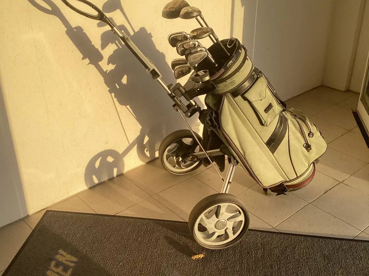 Billede 2 - Golfsæt  vogn,bag,køll/jern billig start