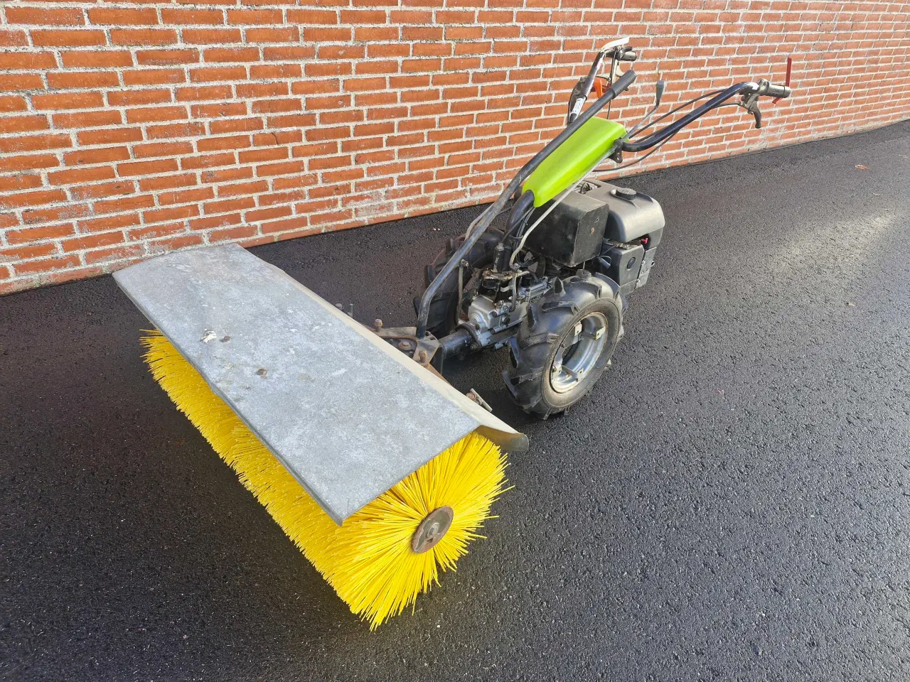 Billede 1 - Grillo G107d 2-Hjulet Traktor med kost