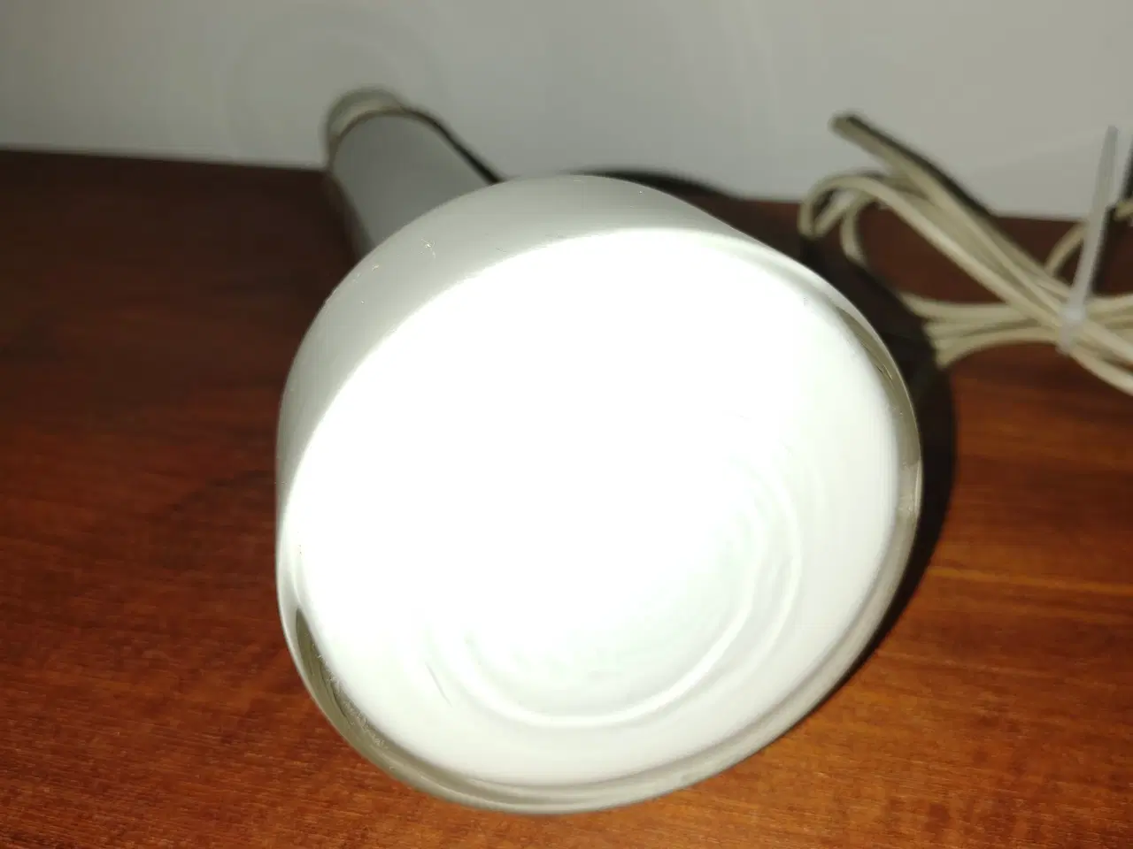 Billede 4 - Flot hvid glas bordlampe