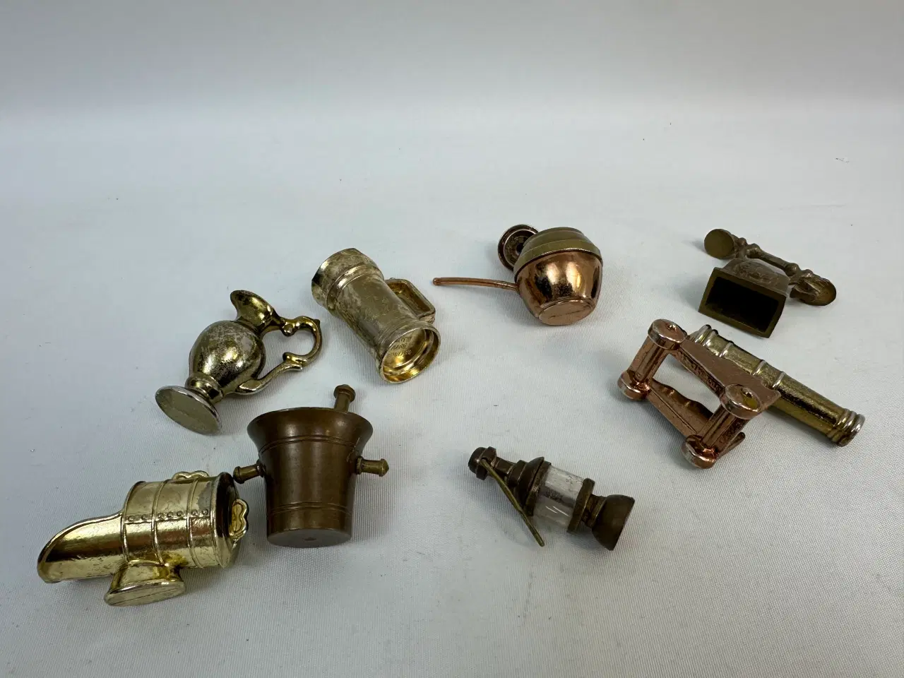 Billede 8 - 8 stk. små messsing sættekase ting 