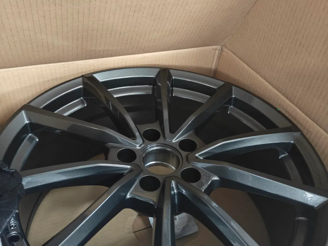 Billede 2 - Alufælge  er godkendt til vinterbrug