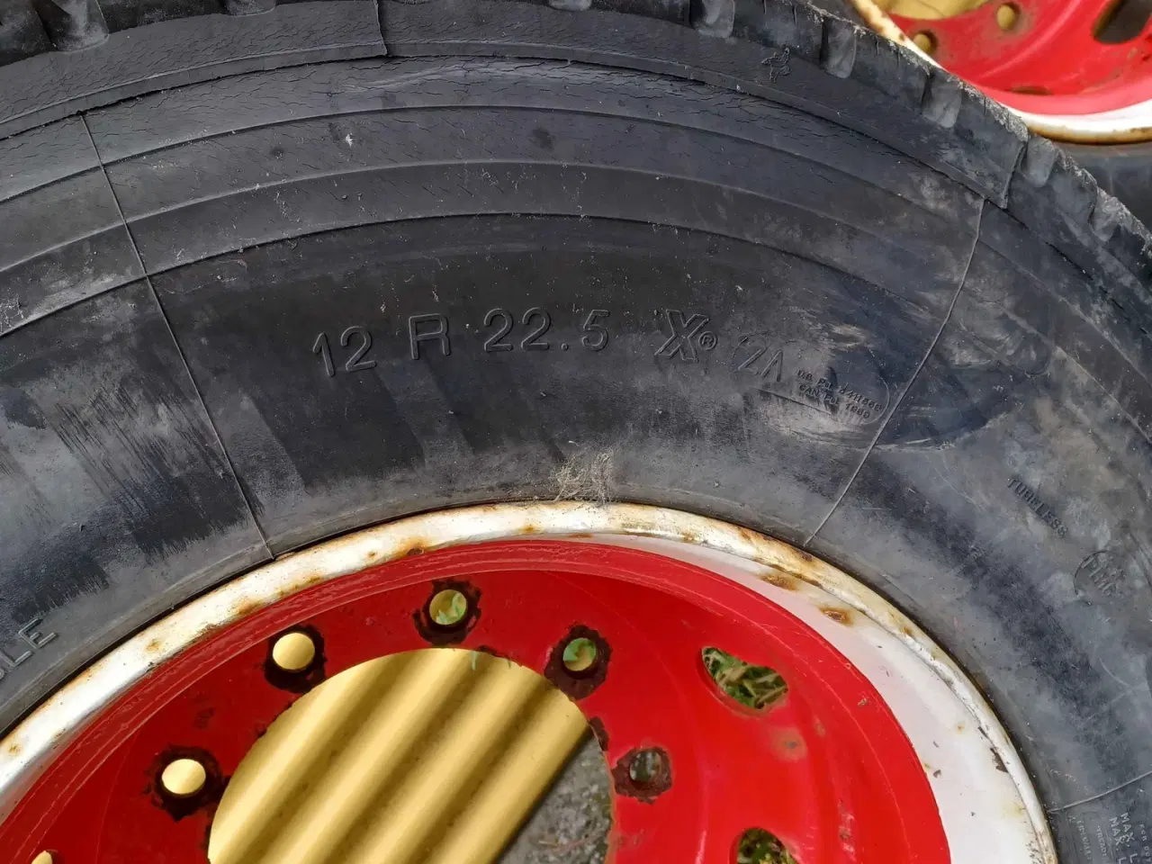 Billede 2 - Hjul med Michelin 12R22,5