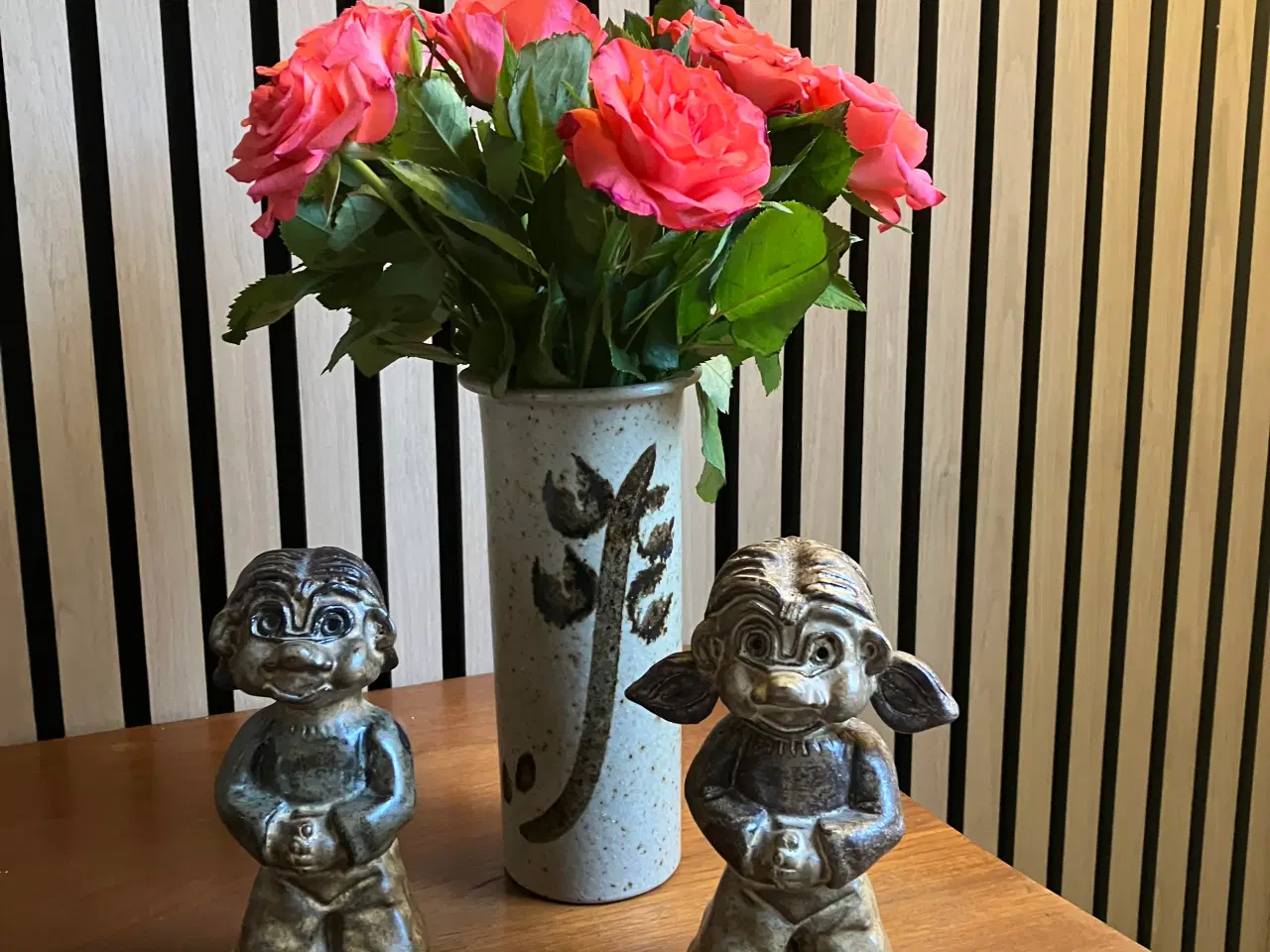 Billede 1 - Ravnild vase i høj, cylindrisk form