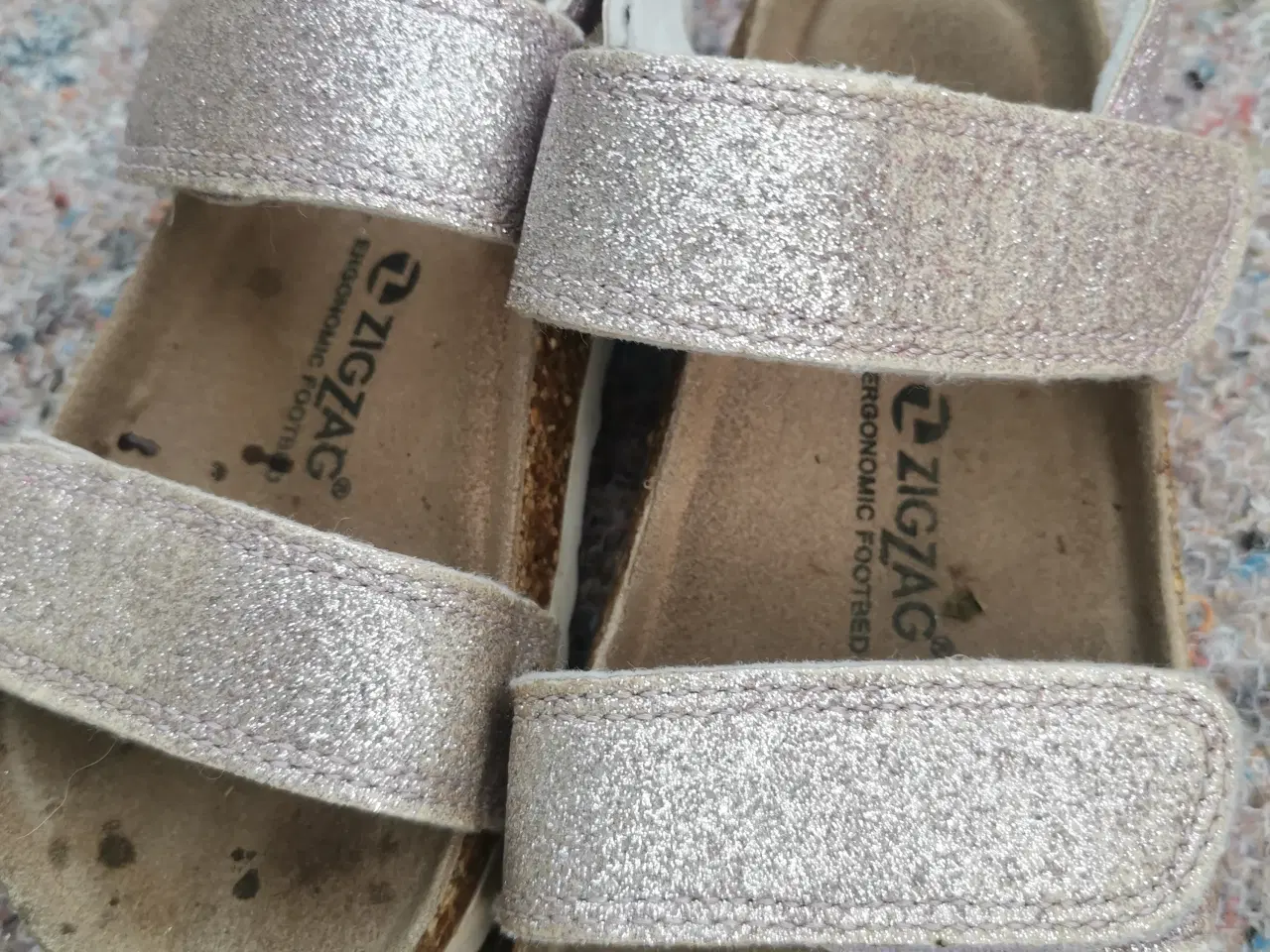 Billede 2 - Pigesko og sandaler 5 kr