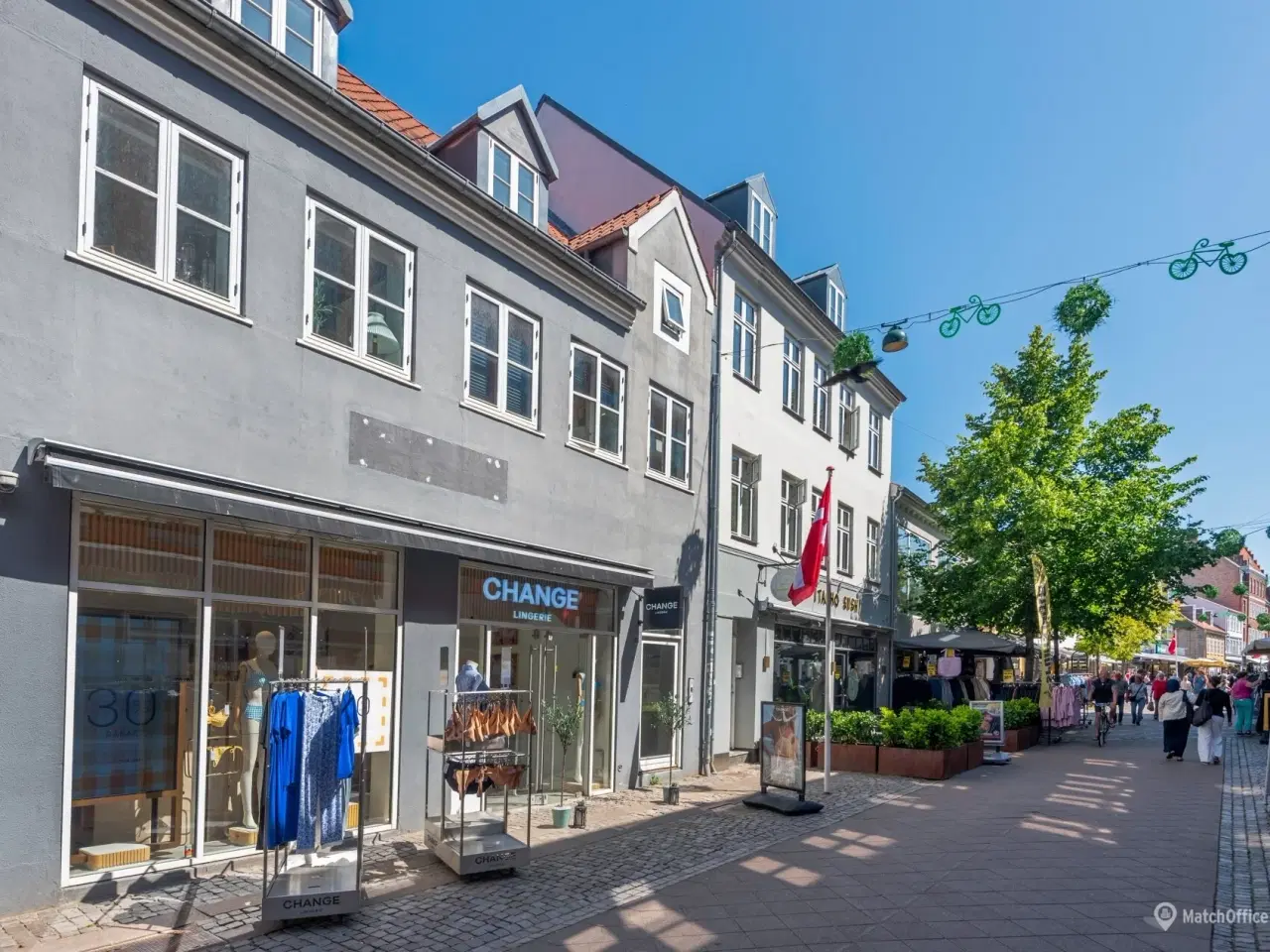 Billede 2 - Super velplaceret butikslejemål med god udstillingsplads i de store facadevinduer