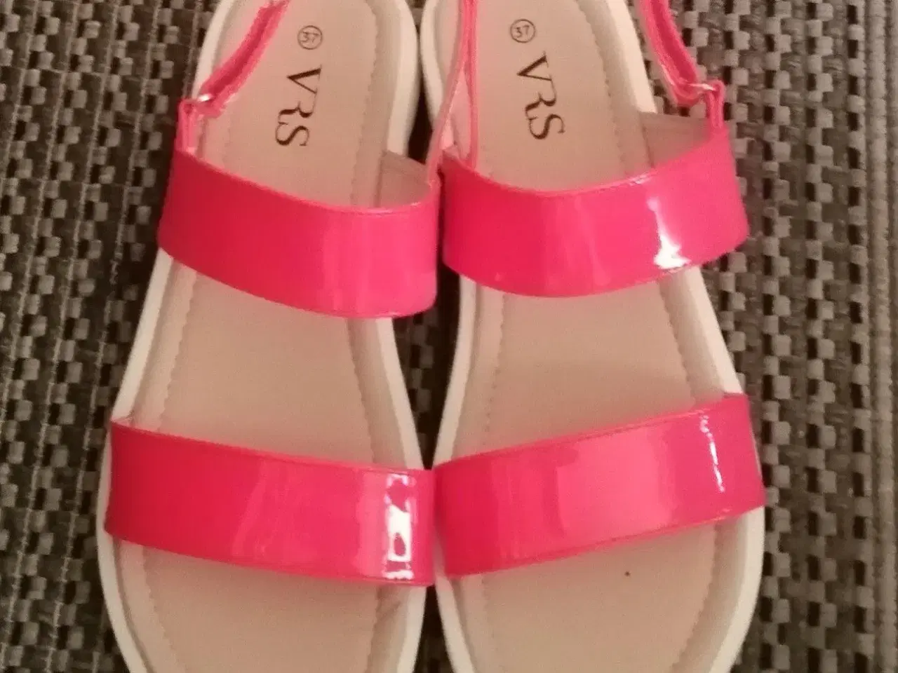 Billede 1 - Nye sandaler,STR. 37