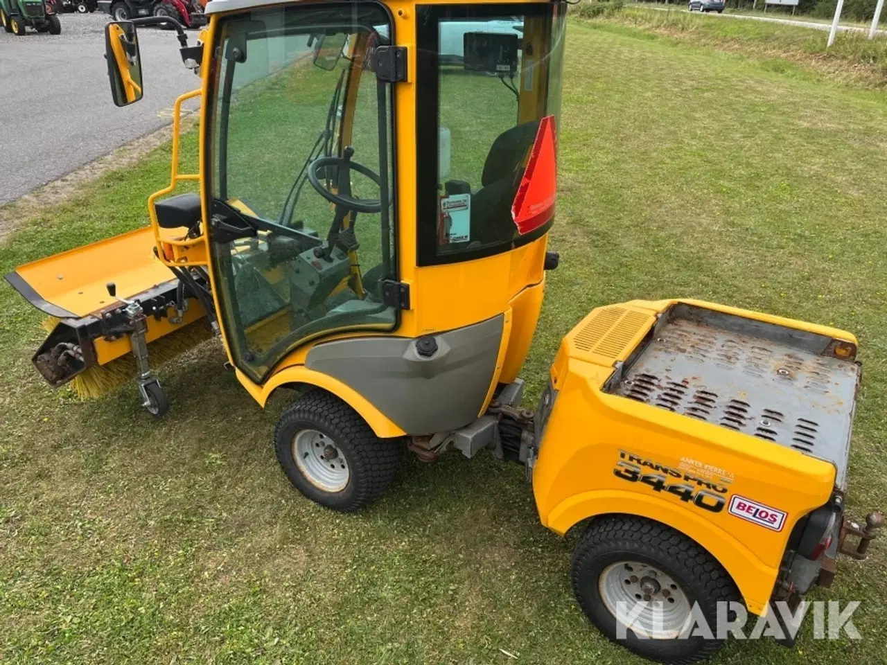 Billede 3 - Redskabsbærer Belos 3440 trana PRO med kost