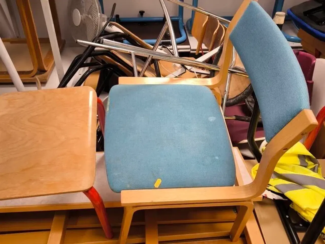 Billede 10 - Diverse borde, stole m.v.