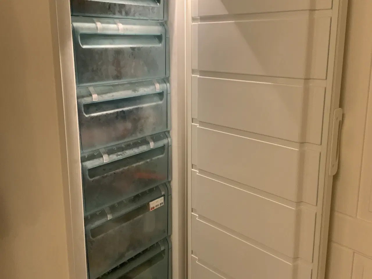 Billede 3 - Stor skabsfryser med 7 skuffer