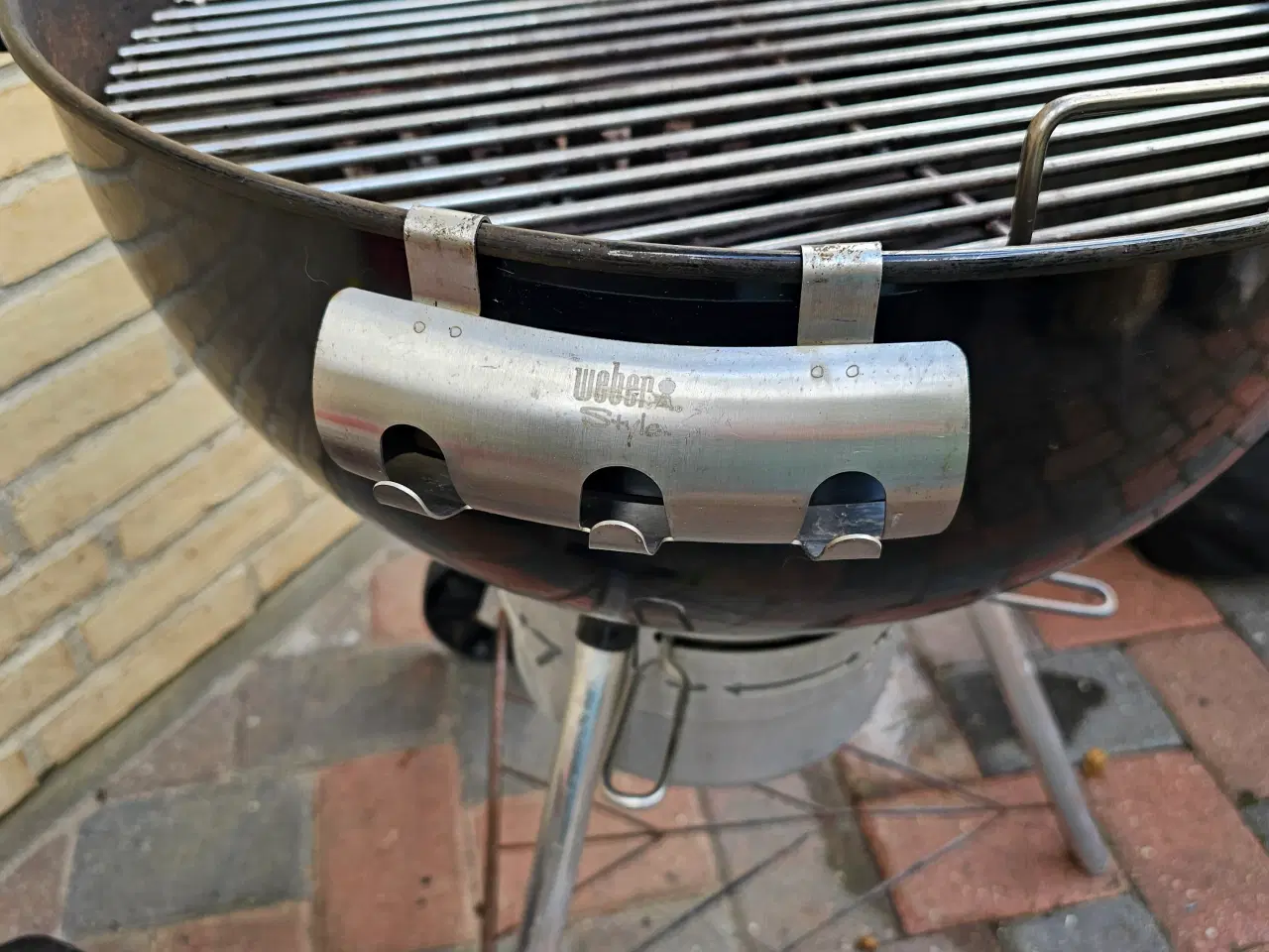 Billede 3 - Weber Kuglegrill med låg og grillrist