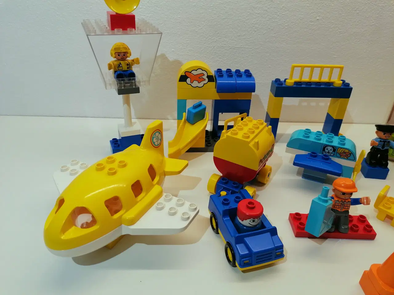 Billede 2 - Duplo Lufthavn, Fly, 2 Vogne, Togvogn, Mennesker s