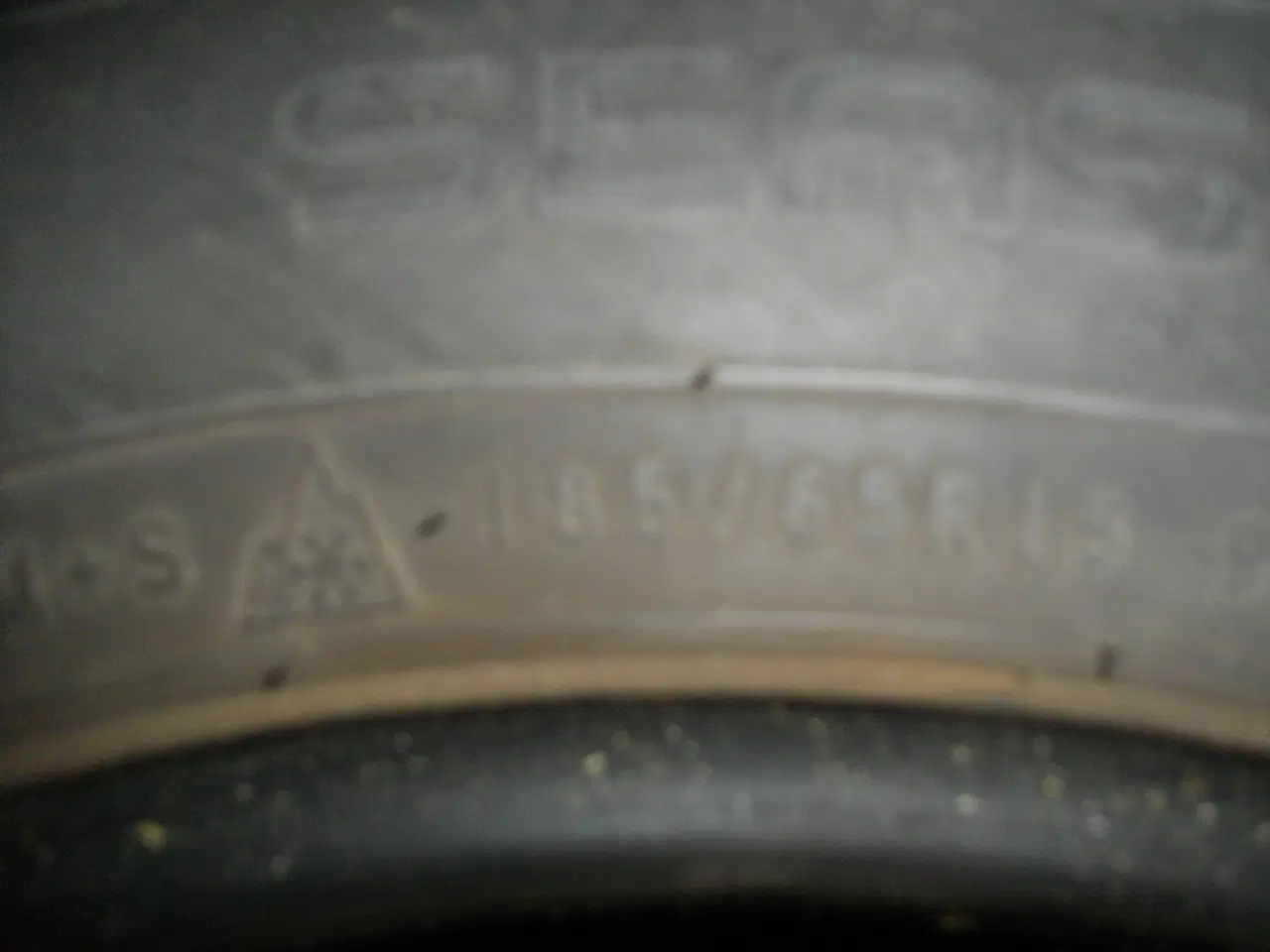 Billede 2 - nokion helårsdæk 165-65-15.  ca 6000 km.