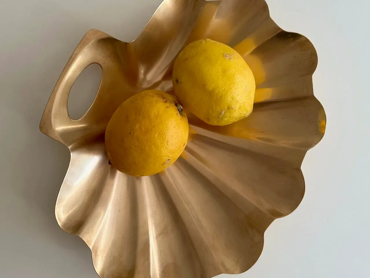 Billede 2 - Muslingeformet messingfad