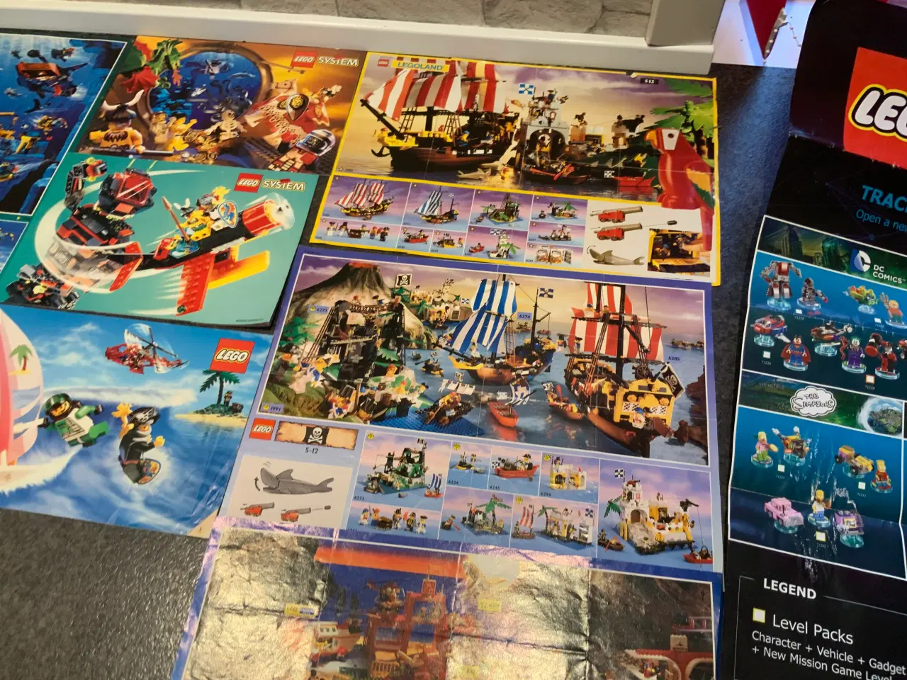 Billede 4 - Lego plakater og gamle hæfter