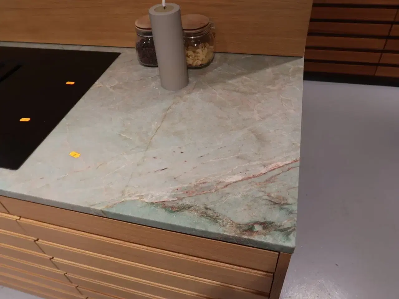 Billede 8 - Køkkenø i egetræ m. marmorbordplade FORM PLUS+