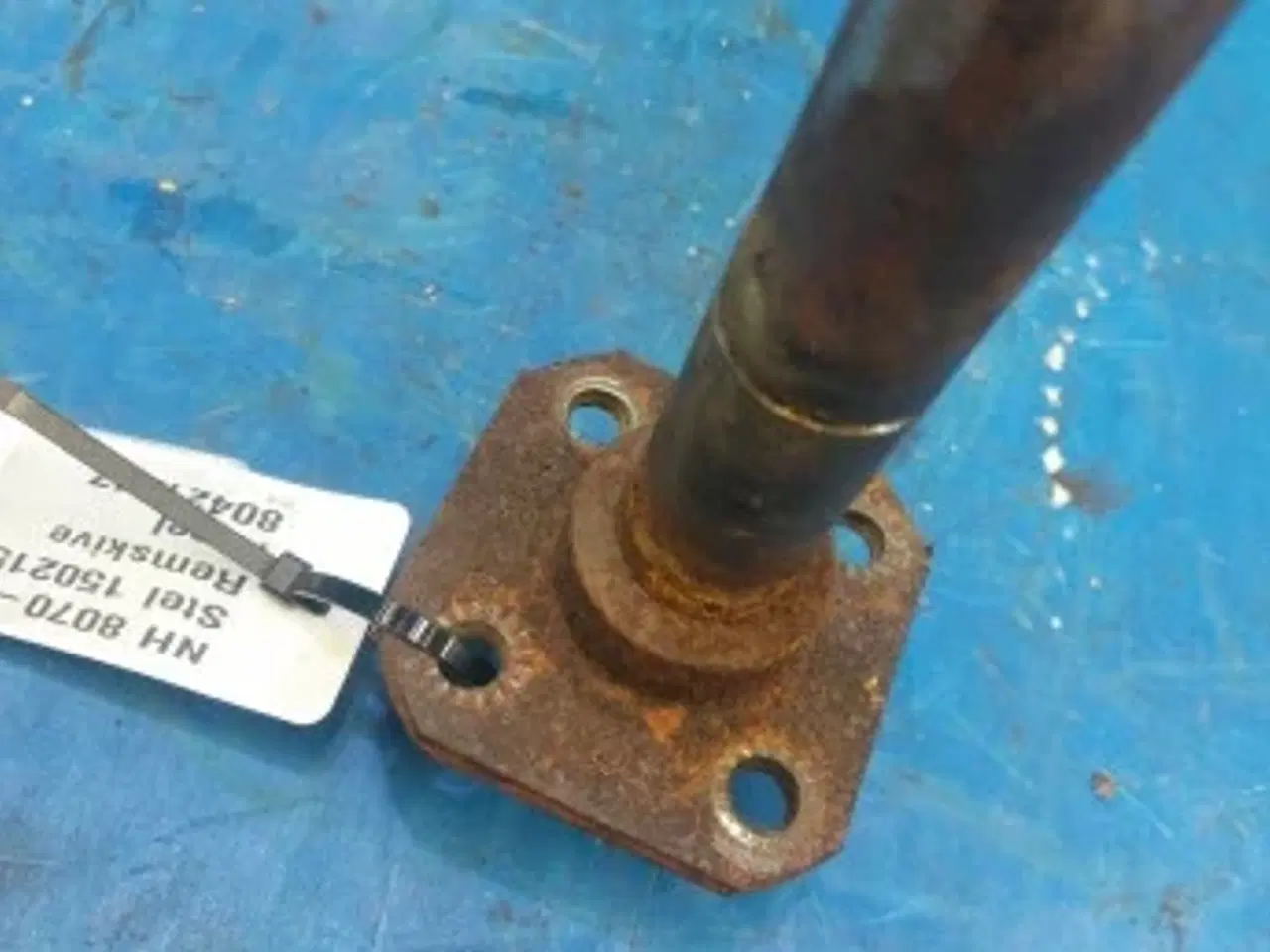 Billede 6 - New Holland 8070 Remskive Aksel 80421247