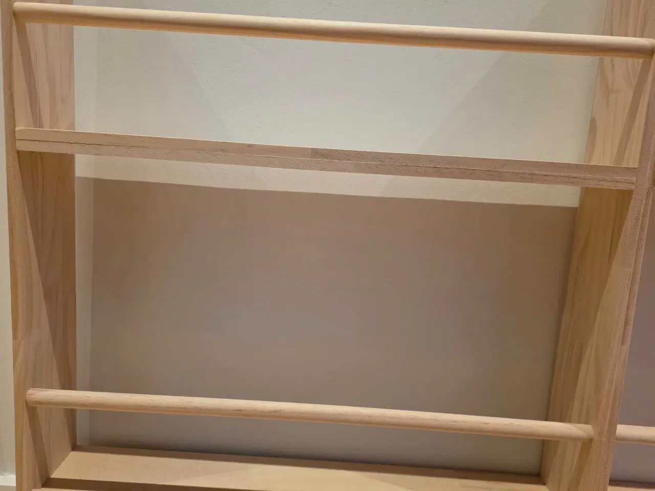 Billede 4 - Bog reol til børneværelset 