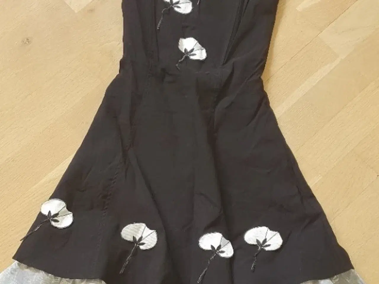 Billede 1 - Kjole 	