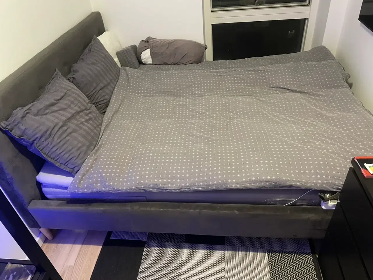 Billede 1 - IKEA sengeramme – stor dobbeltseng – pæn stand