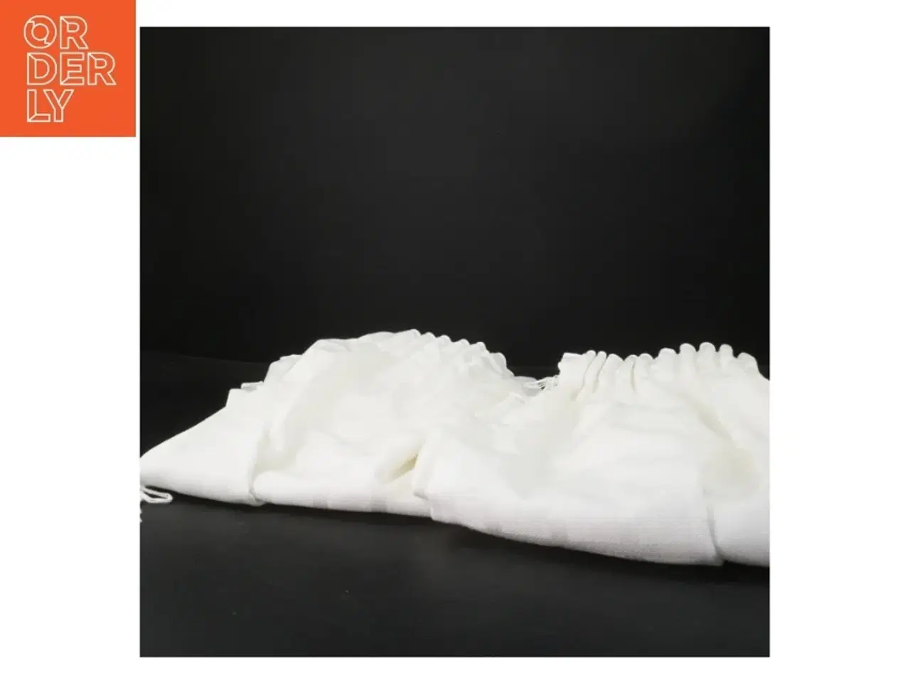 Billede 4 - Hvide gardiner (str. 64x75 cm)