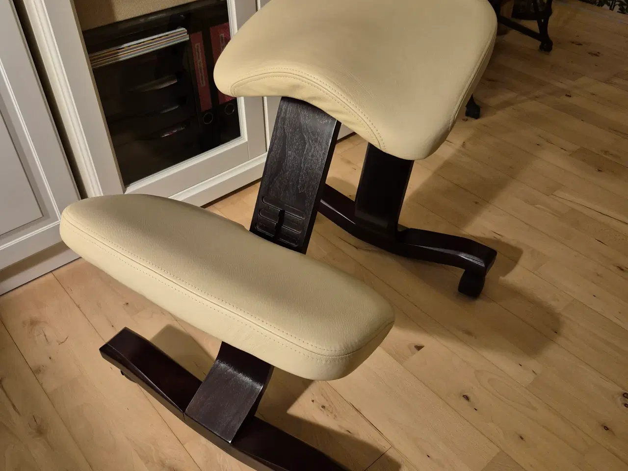 Billede 2 - Ergonomisk knæstol 