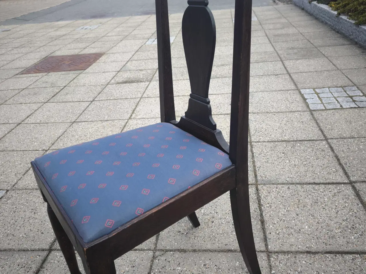 Billede 3 - Spisebord med hollands udtræk og 8 stole.