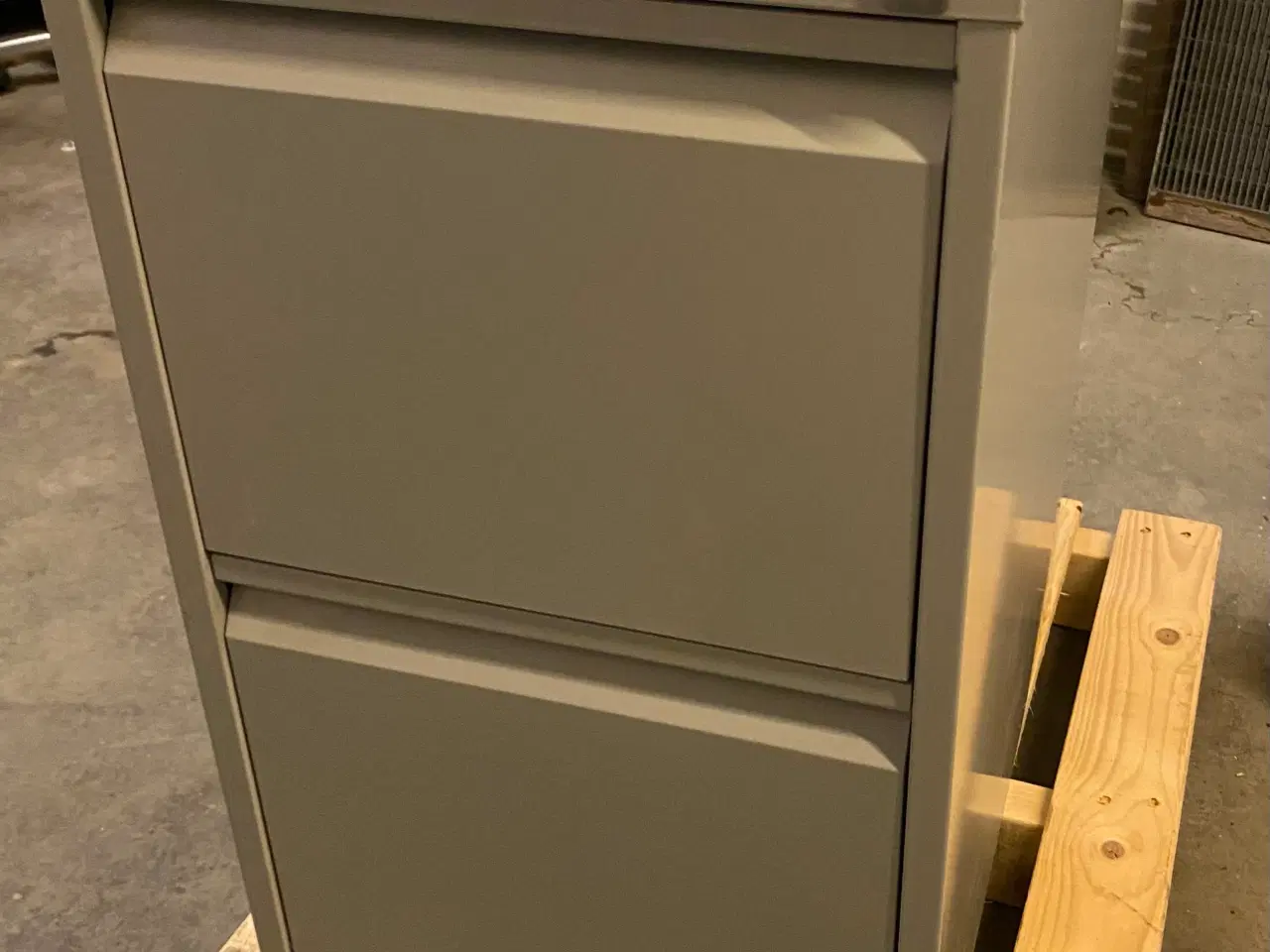 Billede 2 - Arkivskab med 2 skuffer i stål