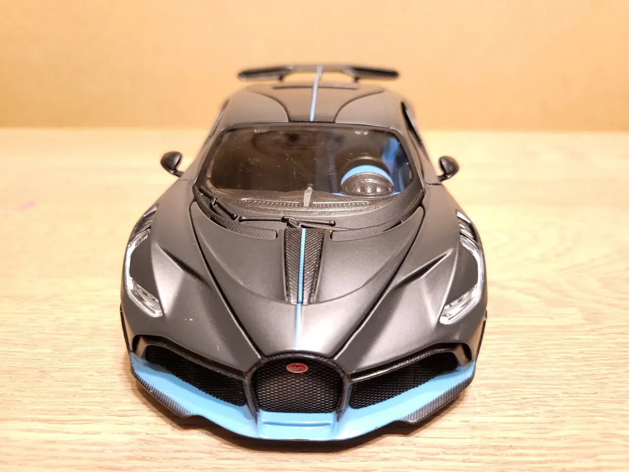 Billede 3 - Modelbil, Bugatti Divo 2018, skala 1/24