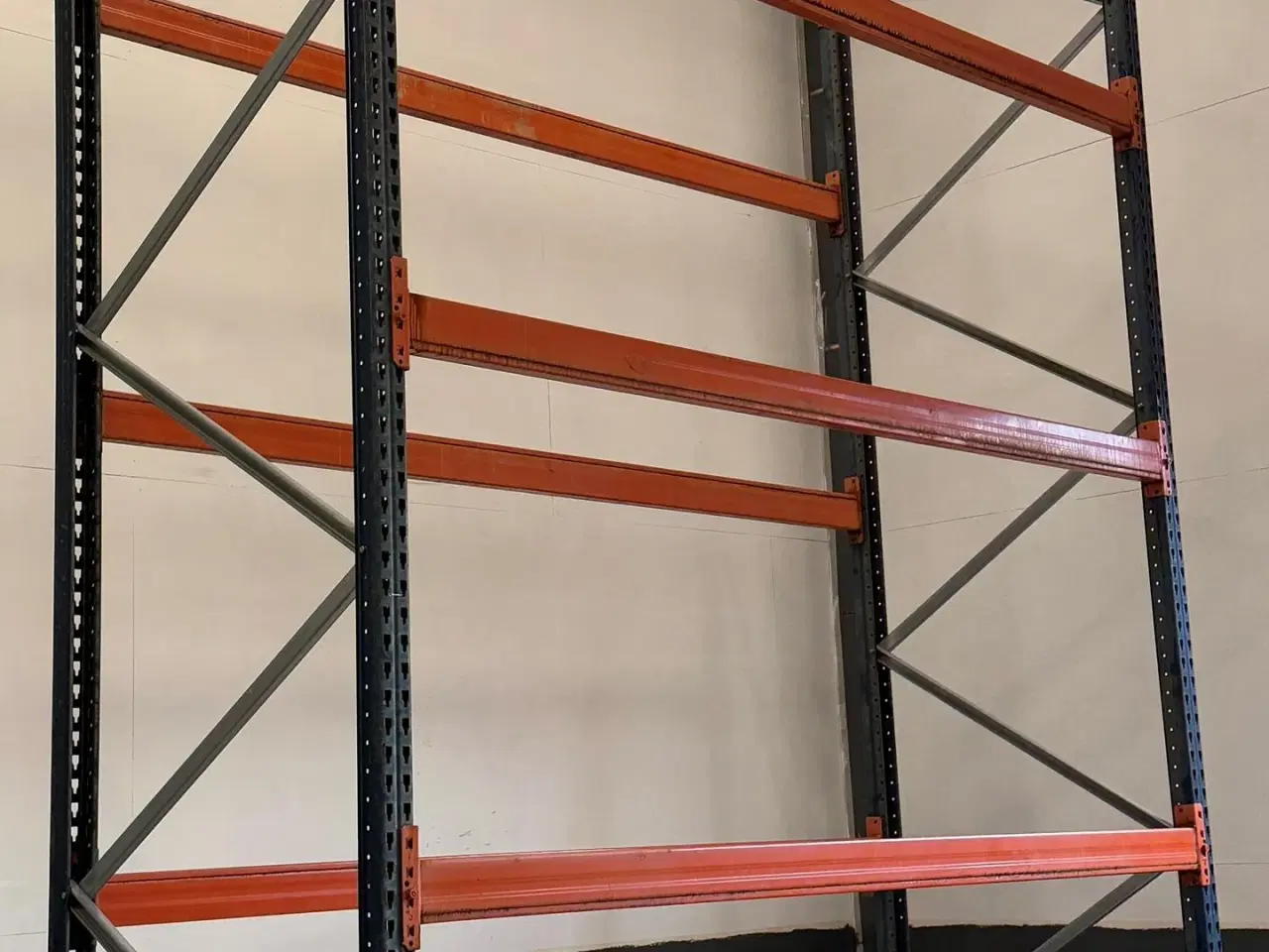 Billede 2 - - - - Stort parti reoler