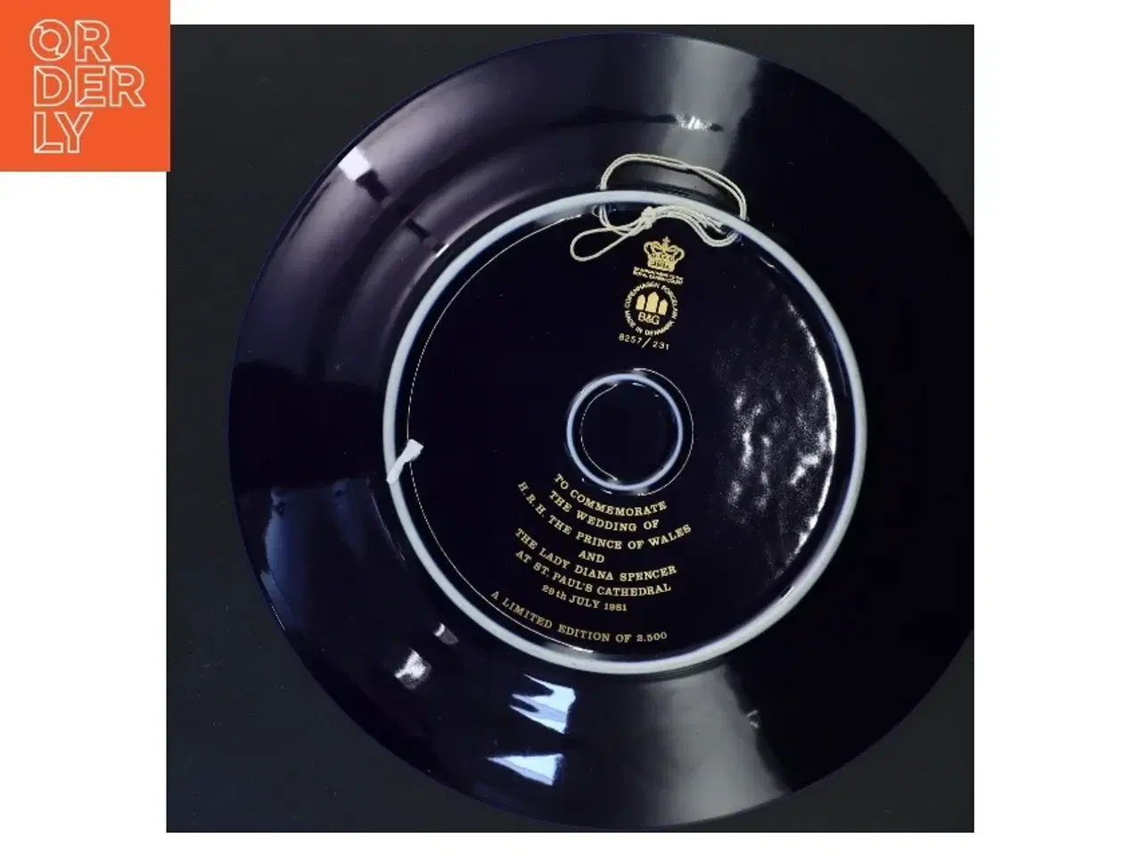 Billede 3 - Royal Commemorative Plate fra B&G Copenhagen Porcelain (str. Ø 27 cm)