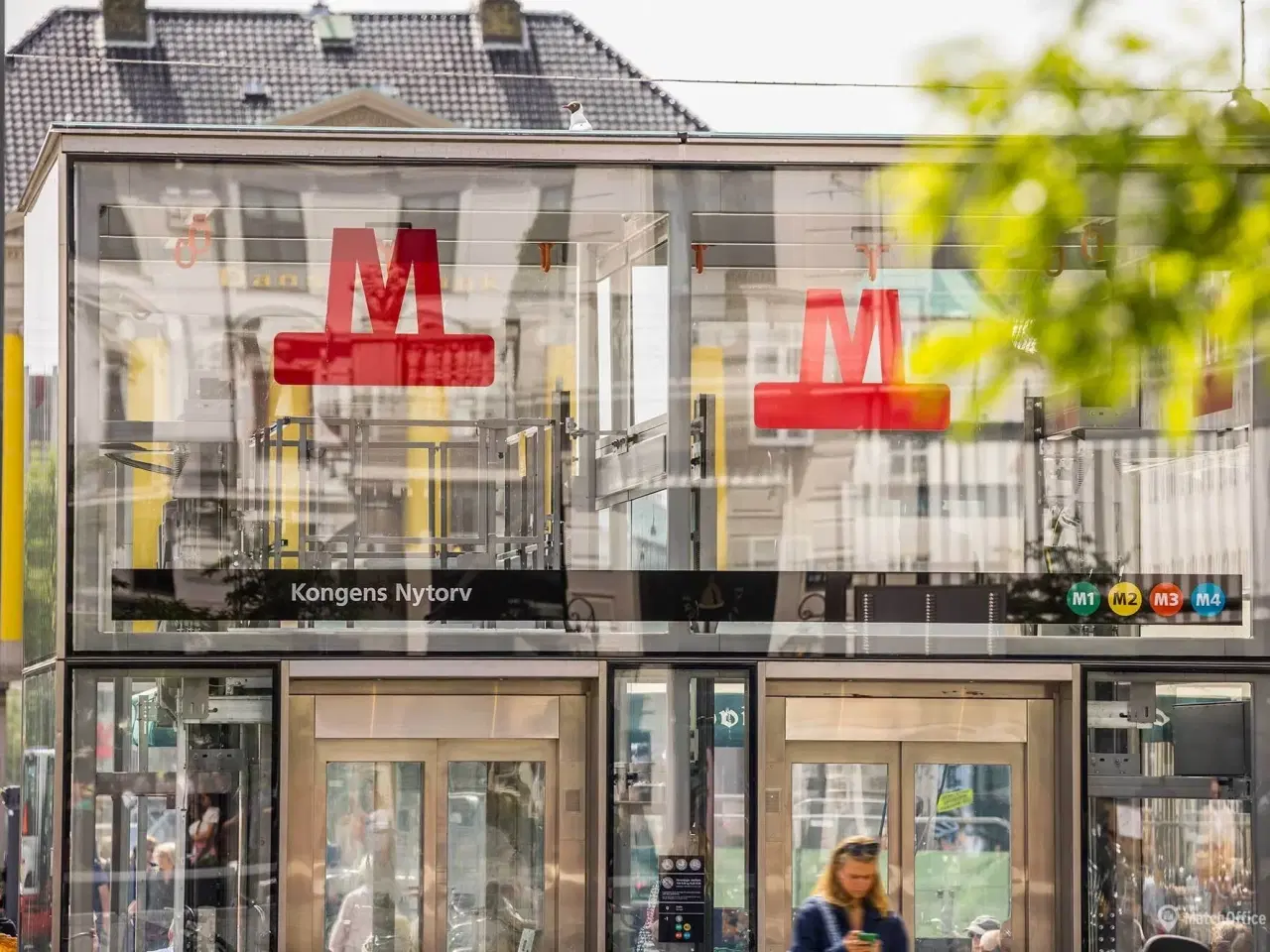 Billede 10 - Nyistandsat kontor med fritlagte bjælker og ny behandlede trægulve