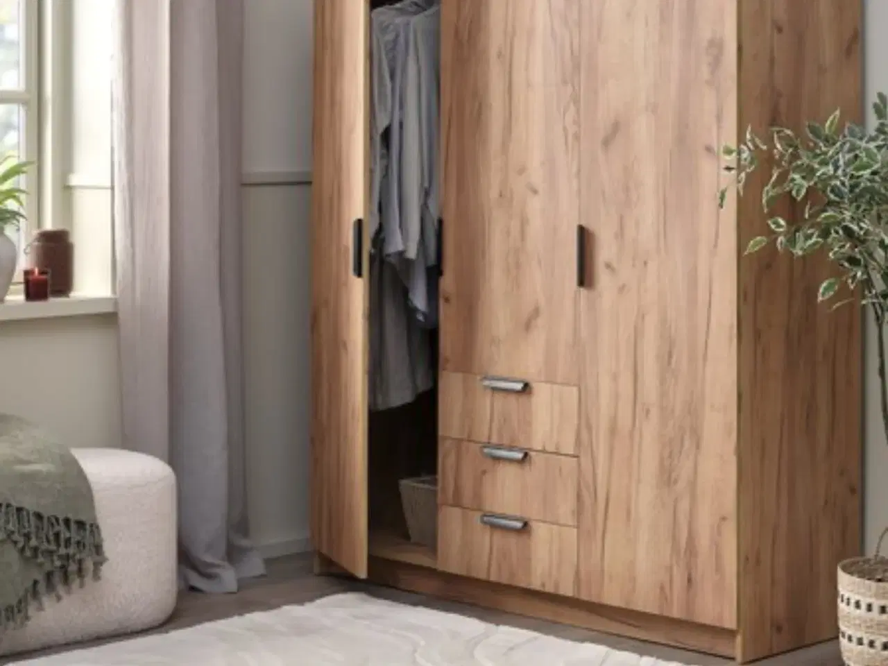 Billede 2 - Klædeskab