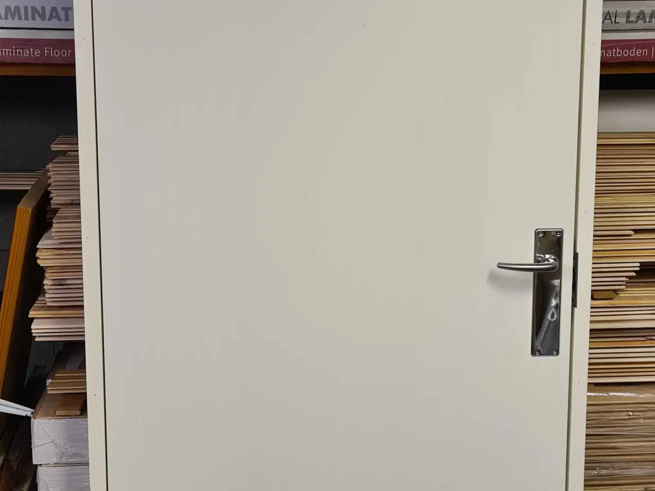 Billede 2 - Hvid indvendig dør m bundstykke