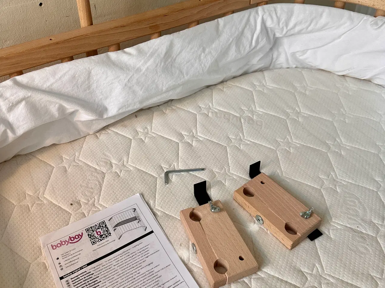 Billede 5 - BabyBay MAXI bedside crib i flot bøgetræ