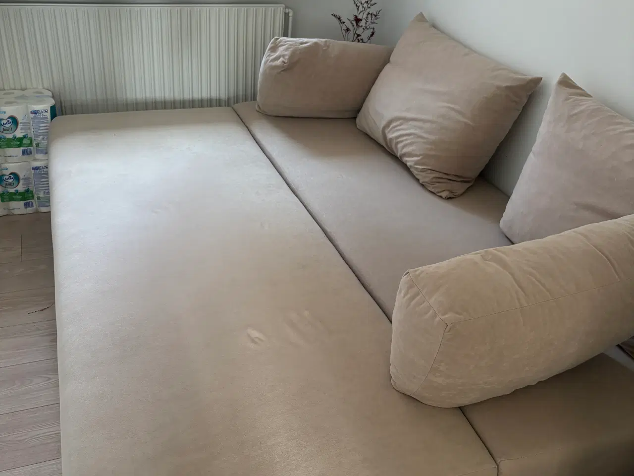 Billede 2 - Sovesofa beigefarvet m magasin