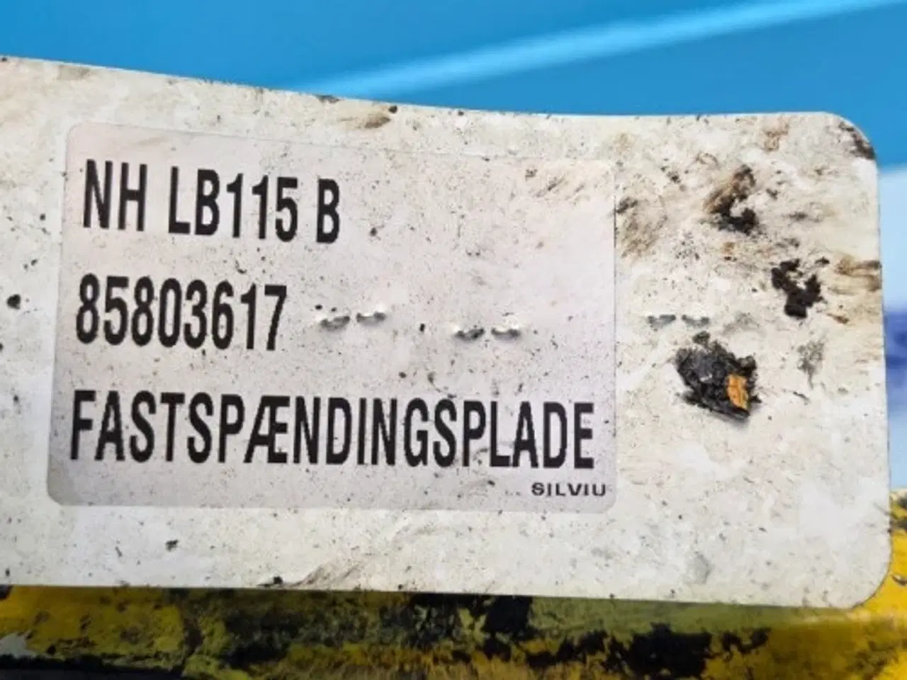 Billede 5 - New Holland LB115B Fastspændingsplade 85803617