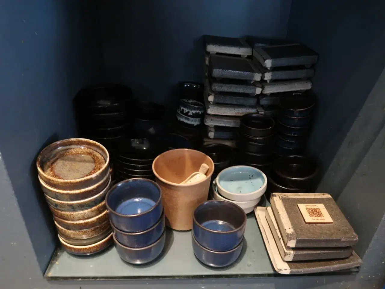 Billede 6 - 13 hylder med indhold