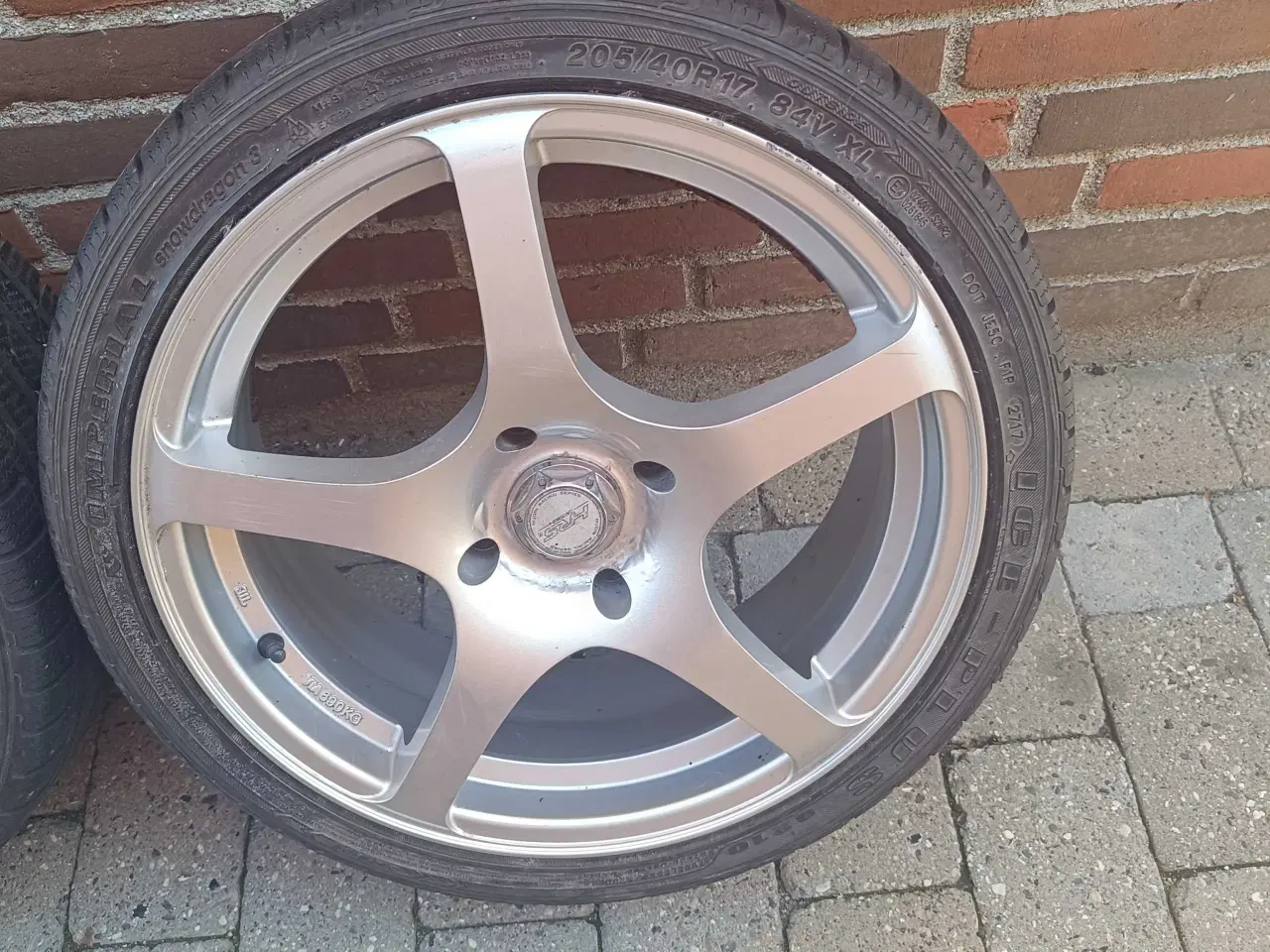 Billede 2 - Alufælge 17" med dæk 205/40-17