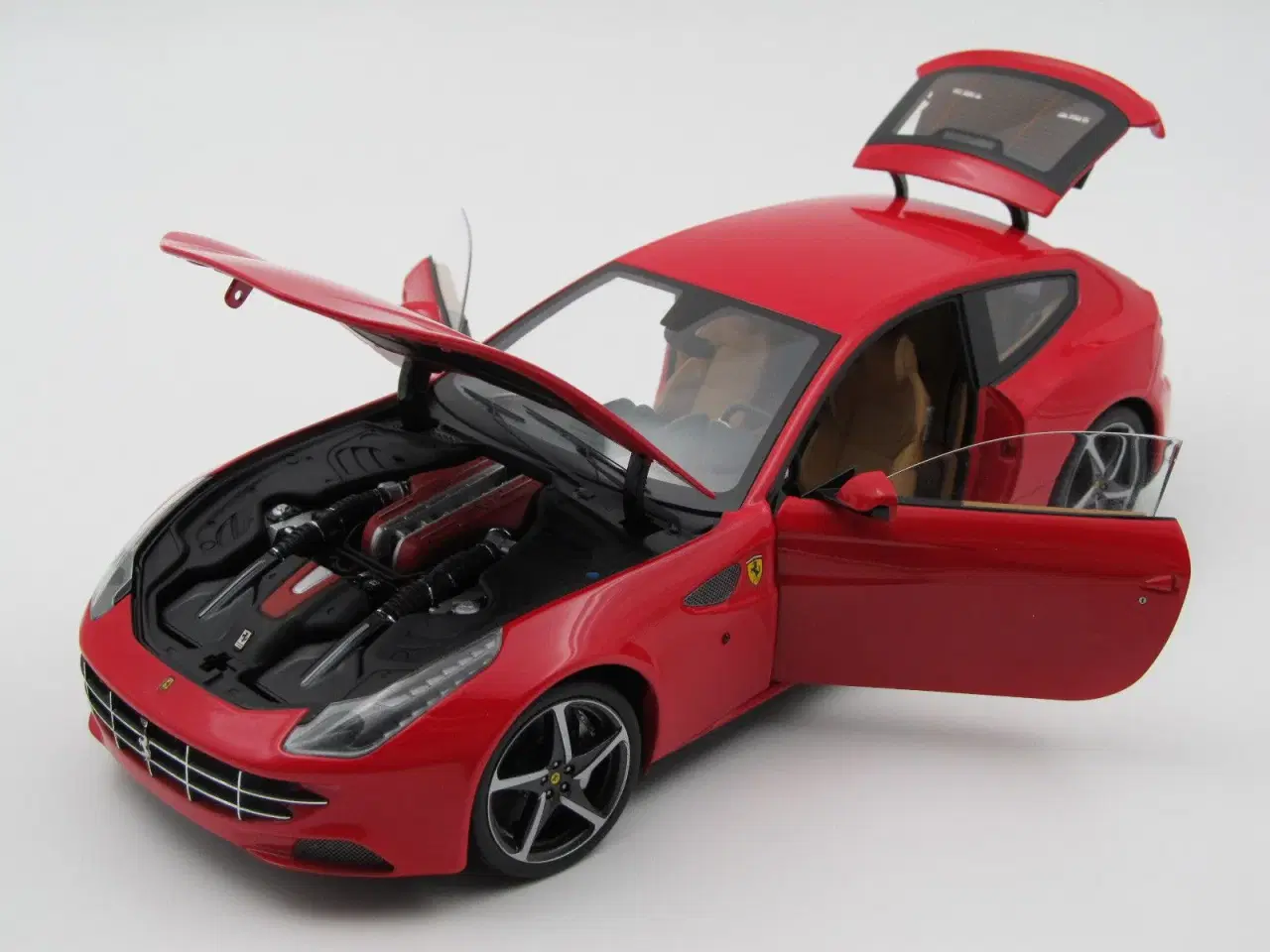 Billede 5 - 2011 Ferrari FF - 1:18  - Rosso Corsa Red  