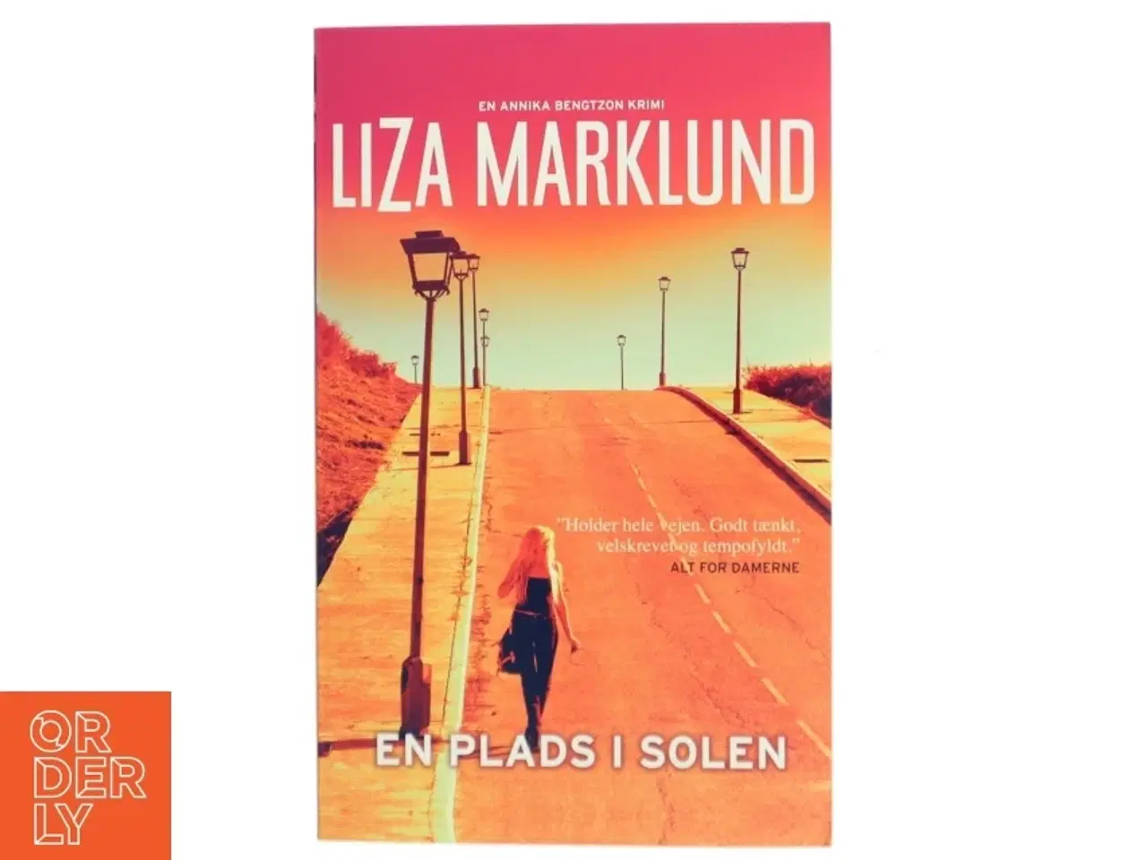 Billede 1 - En plads i solen : krimi af Liza Marklund (Bog)