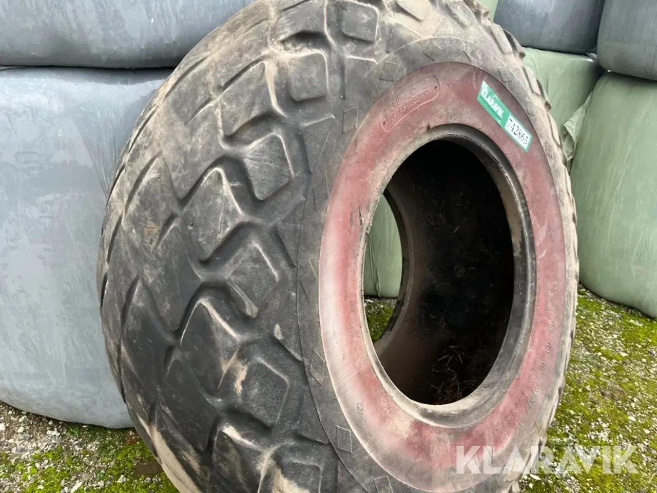 Billede 10 - Dæk Goodyear All weather til gødningspreder