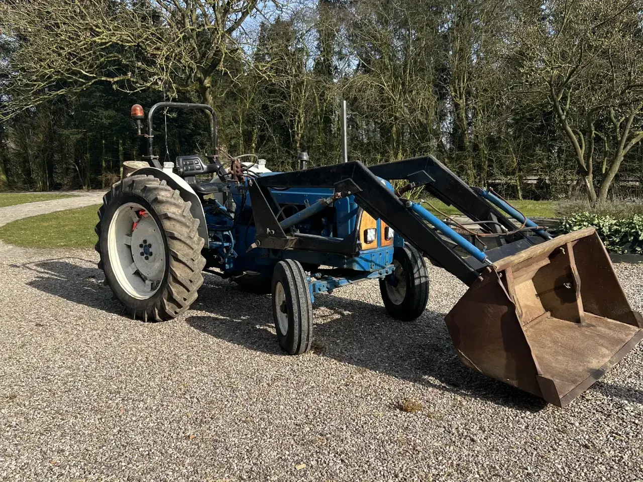 Billede 2 - Købes BILLIG Traktor m frontlæsser & klipper Kørek