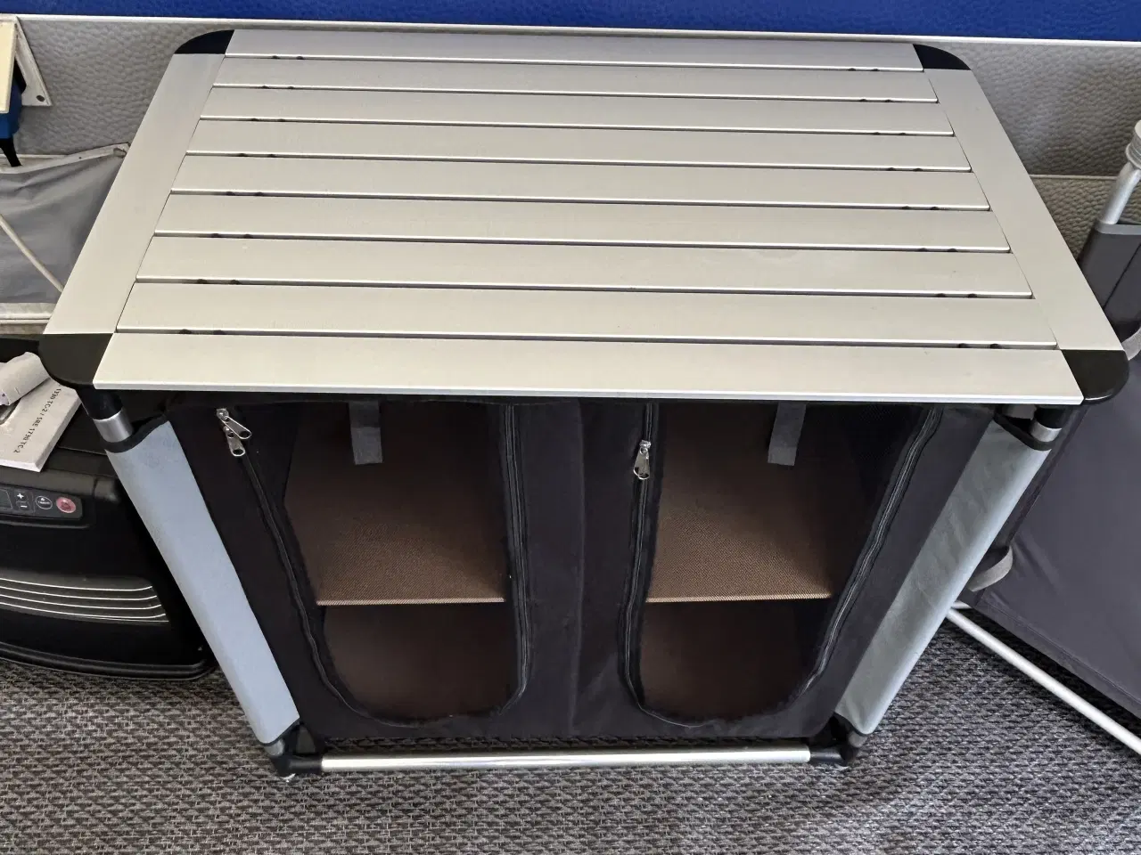 Billede 1 - Opbevaring i forteltet