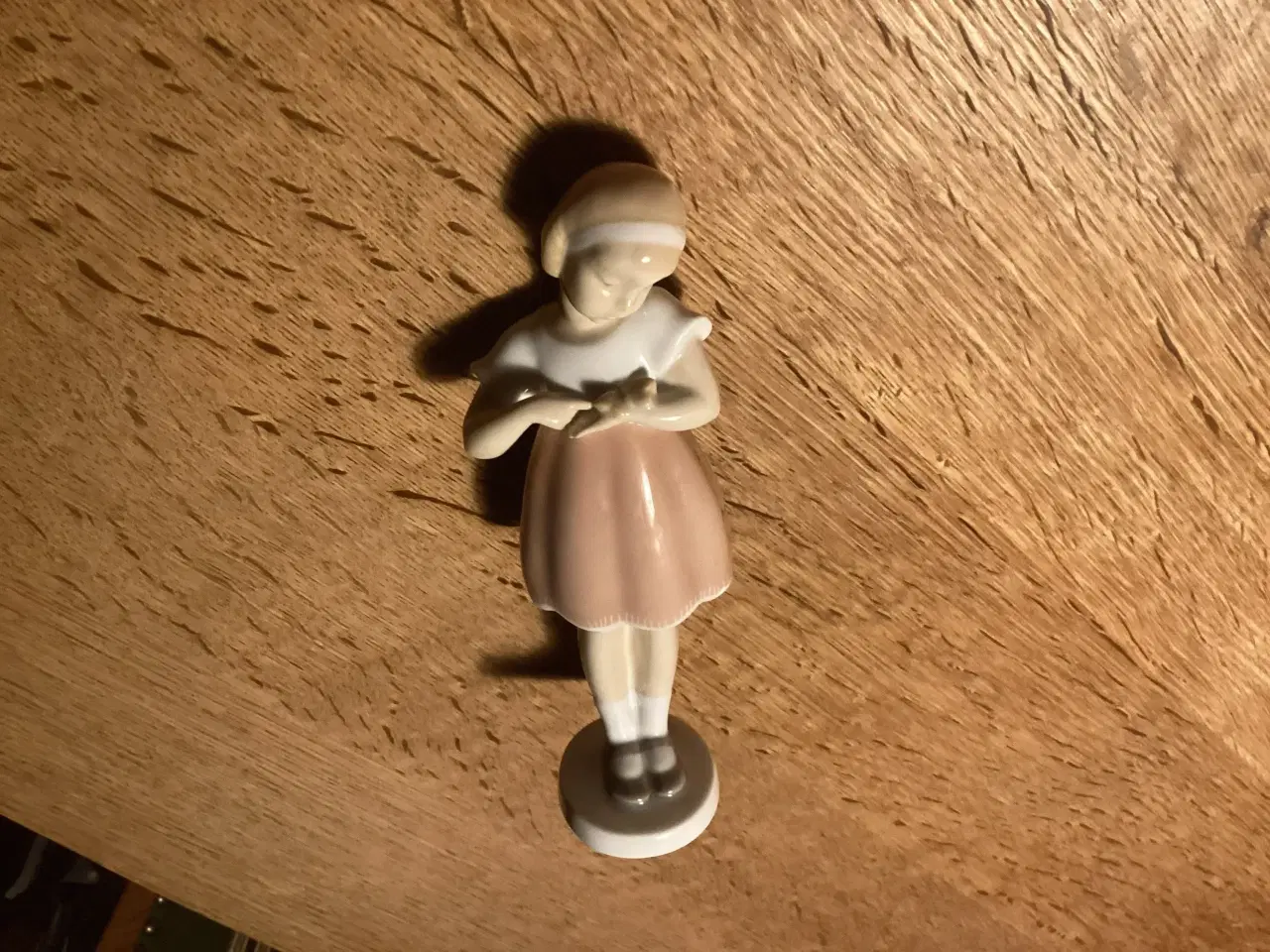 Billede 5 - BG Pige m/Sommerfugl på Arm, hvid/lyserød kjole