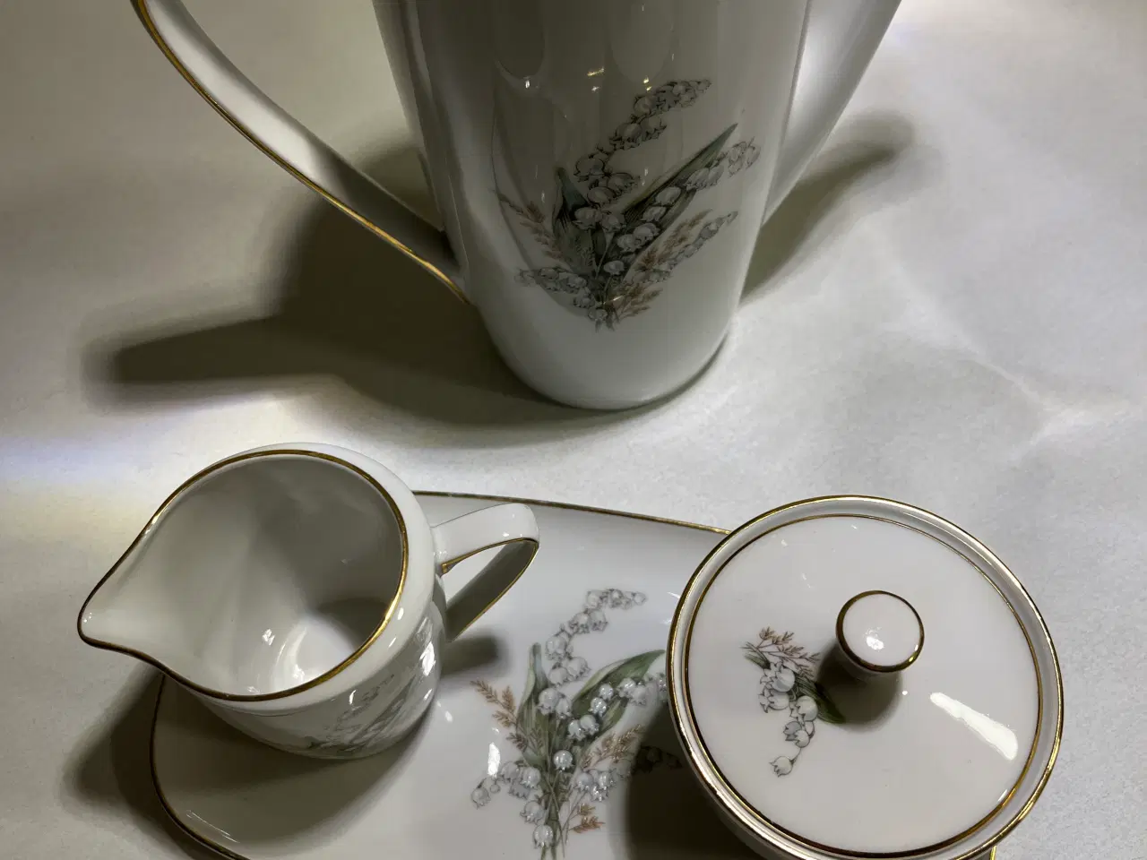 Billede 4 - Liljekonval med guldkant i porcelæn fra Bavaria