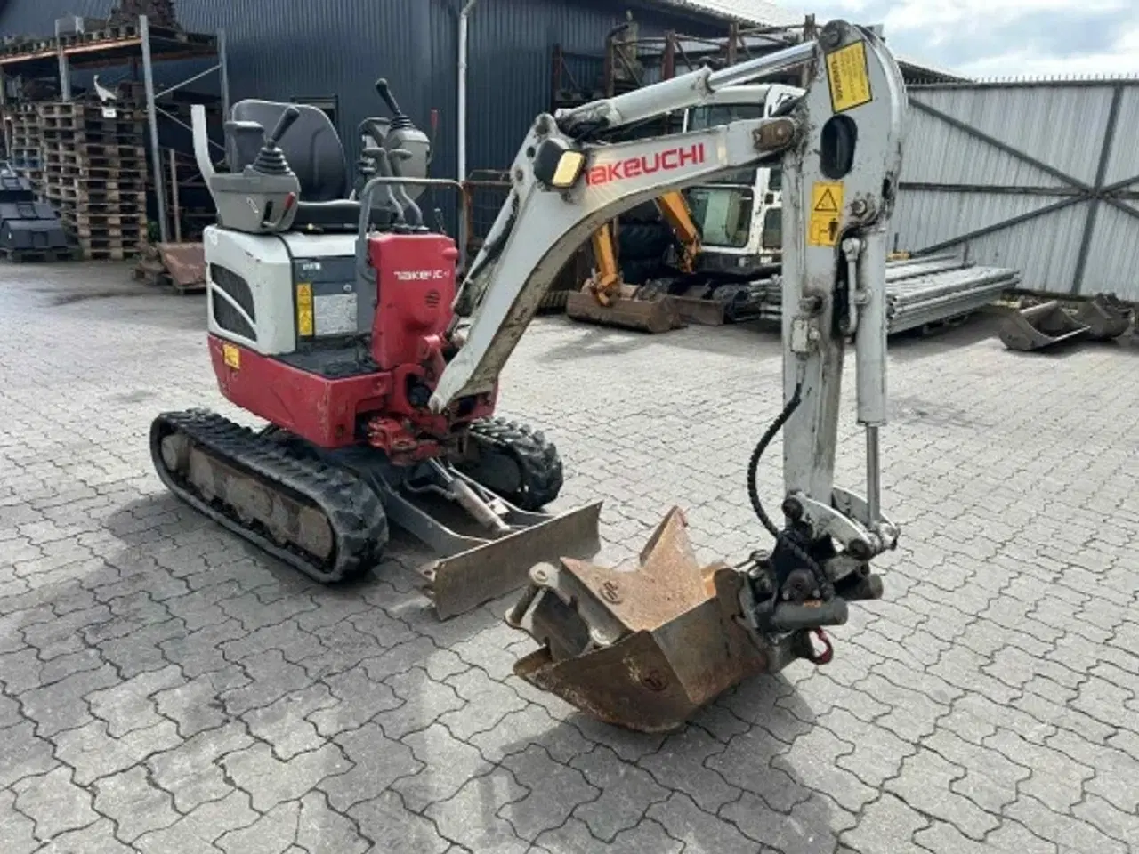 Billede 1 - Takeuchi TB210R - Minigraver / Tiltman og 2 skolve
