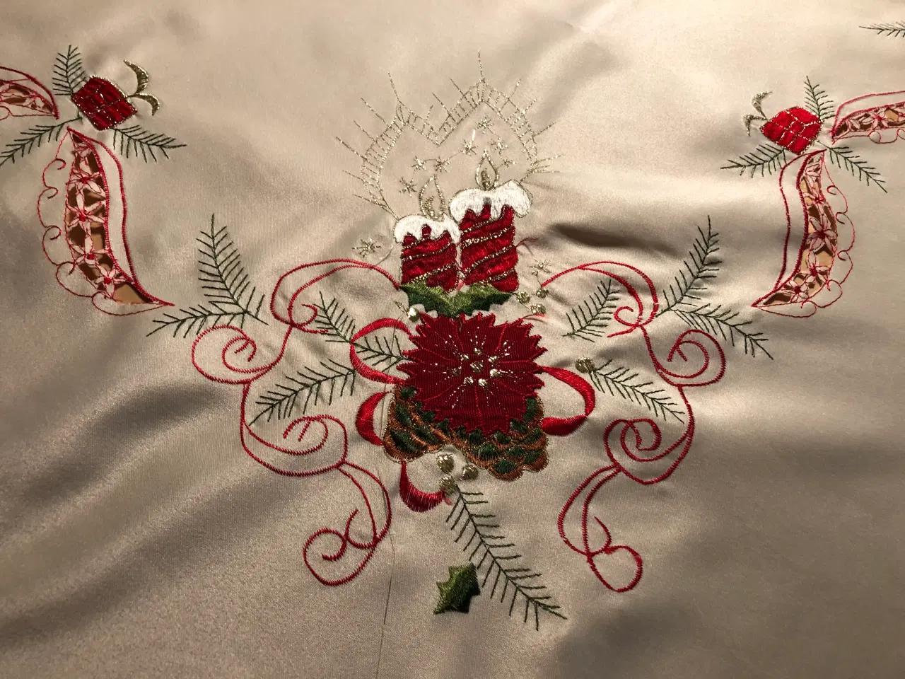 Billede 1 - Broderet juledug