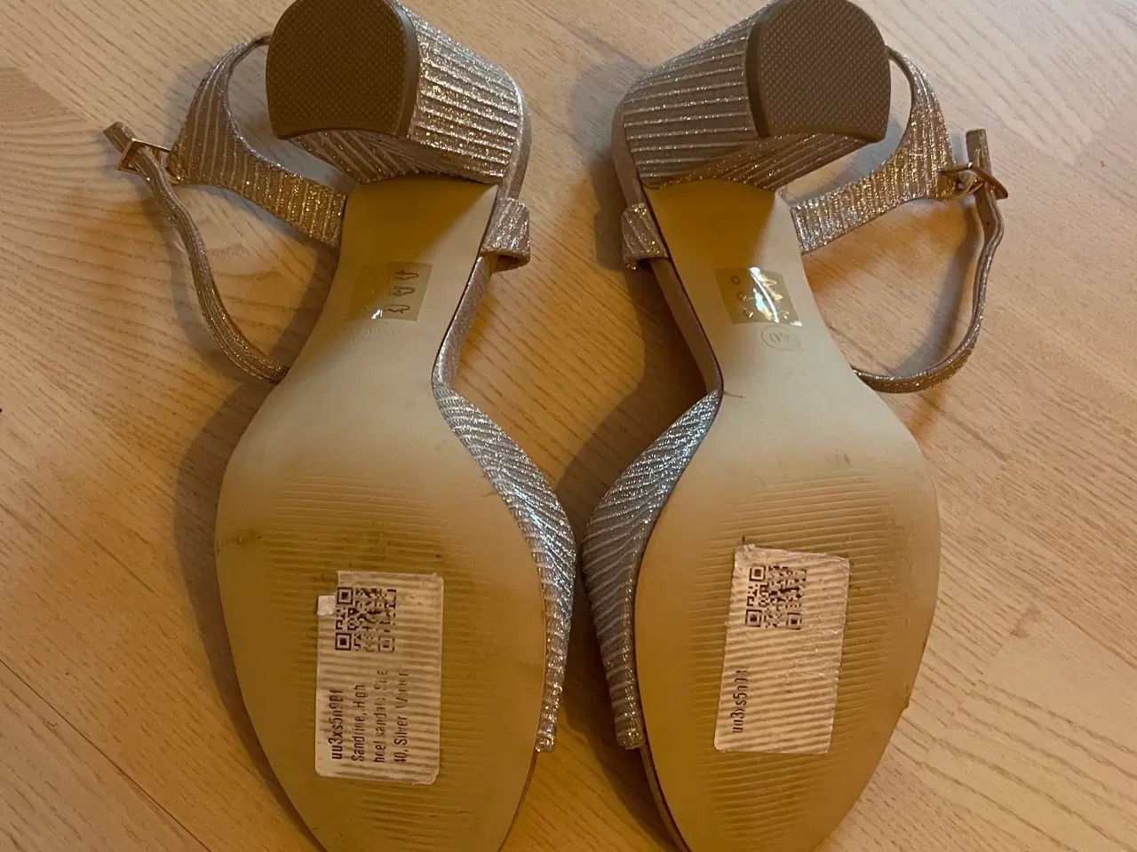 Billede 3 - Højhælede glitter sko str. 40