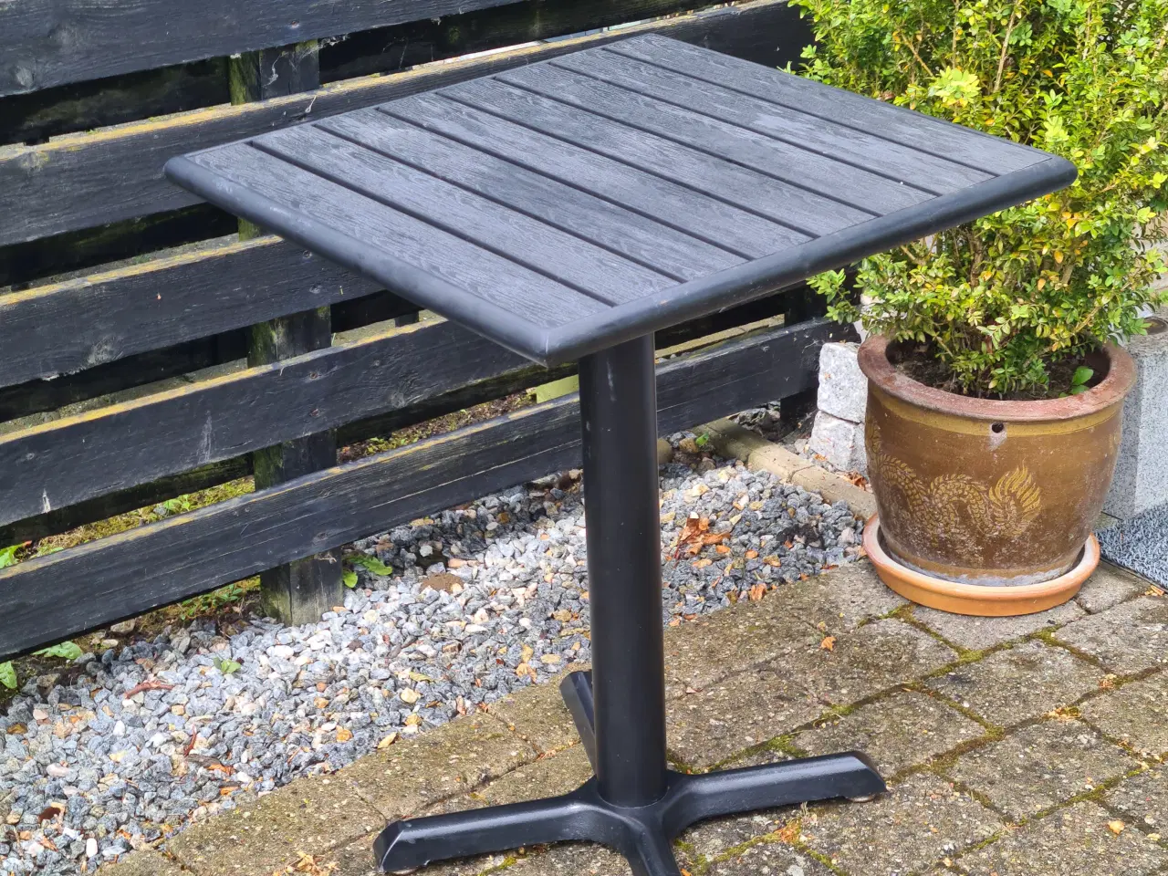 Billede 1 - Havebord kraftig og sort